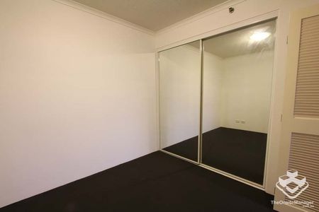 Unfurnished Studio Apartment with Stunning Views - Photo 2