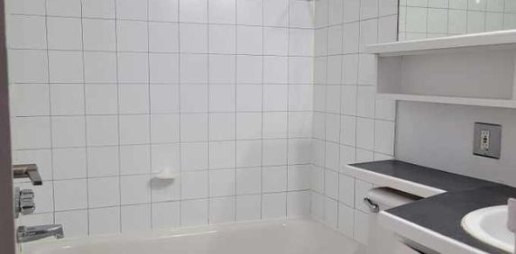 4 1/2 Chauffé, Eau Chaude, électros - Photo 2