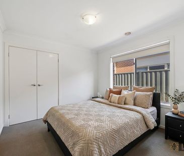 FOR LEASE - Modern & Spacious Family Home in Prime Truganina Location! - Photo 5
