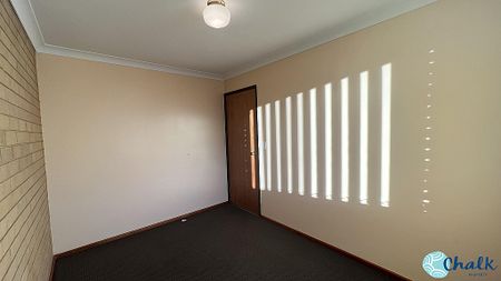 SPACIOUS 3 BEDROOM UNIT IN HEART OF ROCKINGHAM! - Photo 3