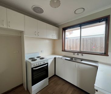 2 Bedroom Unit Walking Distance to Pakington Street - Photo 3