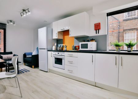 Classic 3 Bed Apartment - Photo 4