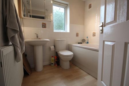 1 bedroom in a house share to rent - Photo 4