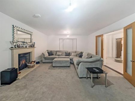 4 bedroom detached house to rent - Photo 3