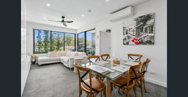 Designer two bedroom apartment in exclusive lifestyle hub - Photo 1