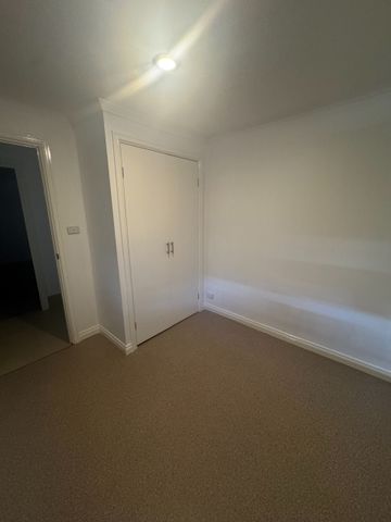 Beautifully Renovated 4-bedroom 2-bathroom Home. - Photo 5