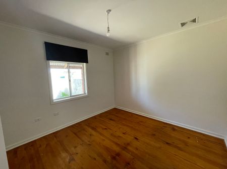 To register & apply for this property, please use this link: https://snug. com/ - Photo 3