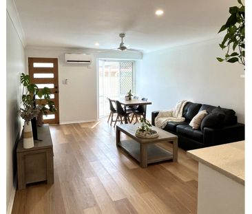 2/5 Riccarton Place, Labrador - Photo 1