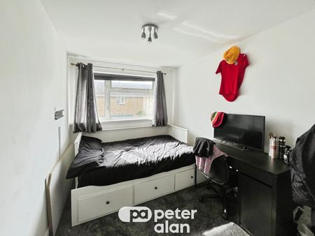 Manor Court, Church Village, PONTYPRIDD - Photo 4