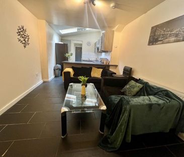 6 bedroom house to rent - Photo 2