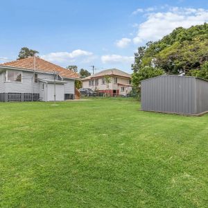 SPACIOUS LIVING IN A PRIME MOUNT GRAVATT EAST LOCATION - Photo 3