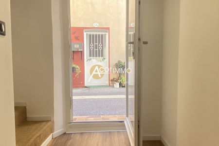 Au coeur du village de la Crau, charmante maison de village - Photo 5