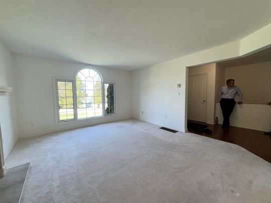 Waubaushene: 3 Bed, 1.5 Bath House, Hazel St. - Photo 1
