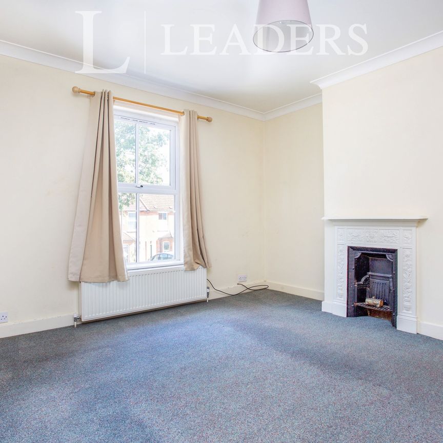 2 bedroom house to rent Connaught Road, Brookwood, Woking, GU24 - Photo 1