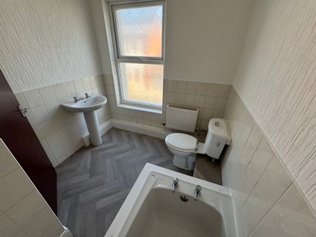 Clinton Avenue, Blackpool - Photo 3