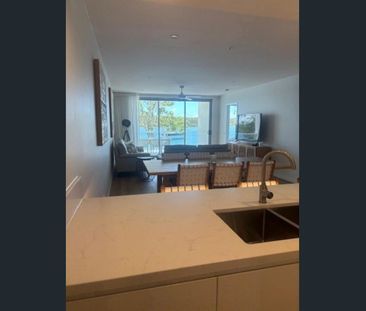 FULLY FURNISHED (cleaner inc) - Enjoy a serene lifestyle by the water - Photo 2