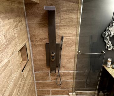 For Lease - 974 Creebridge Crescent, Newmarket, Ontario - Photo 1