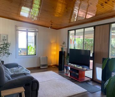 Updated 3 Bedroom Home in Largs North! - Photo 3