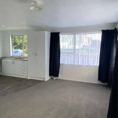 LOCATION IS EXCELLENT !! - Photo 1