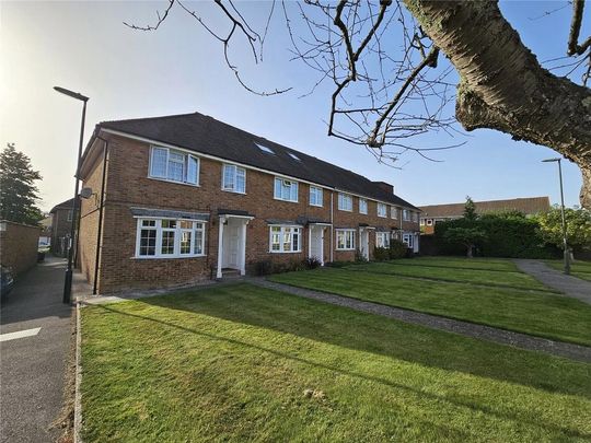 3 bedroom end of terrace house to rent - Photo 1