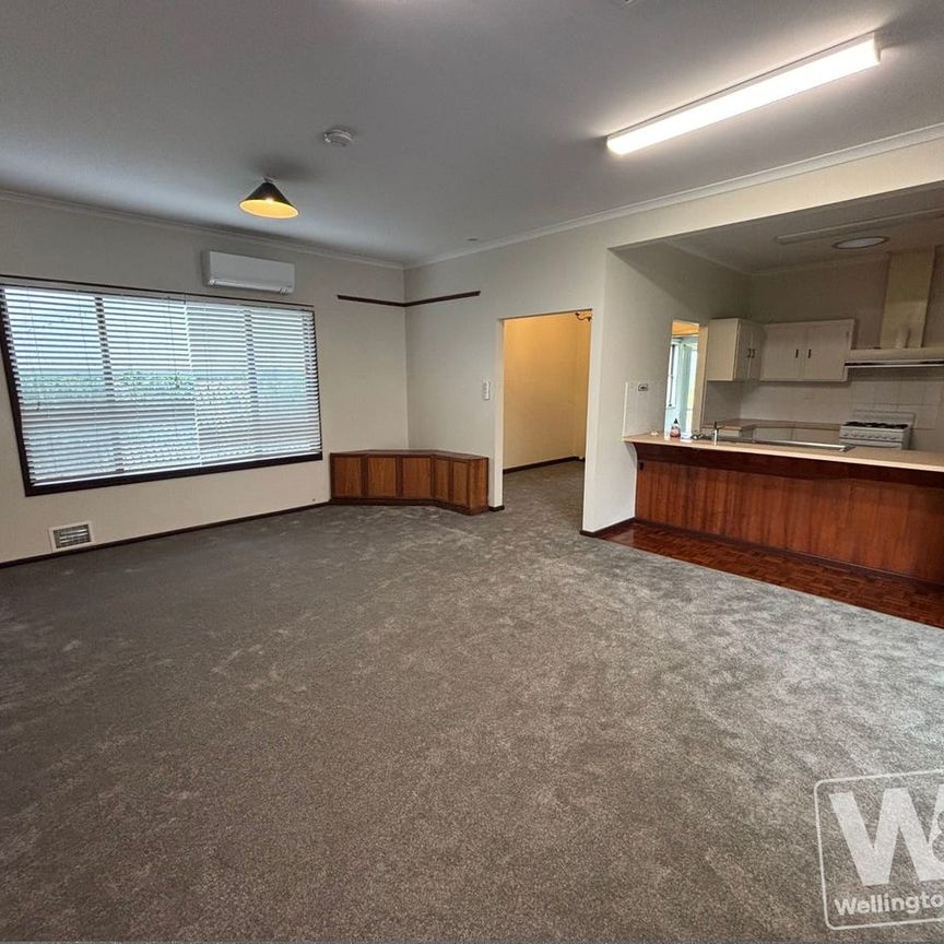 SPACIOUS 5 BEDROOM HOME WITH OCEAN VIEWS - Photo 1