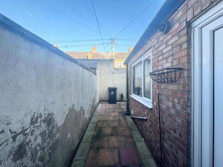 2 bedroom terraced house to rent - Photo 5