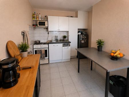 Location Appartement 4 pièces 73m² BRON 69500 - Photo 4
