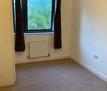 2 Bed Flat, Sidmouth Road, E10 - Photo 4