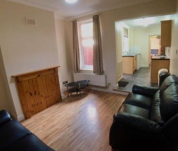 4 bedroom terraced house to rent - Photo 1