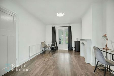 3 bed house to rent in Moncktons Avenue, Maidstone, ME14 - Photo 2