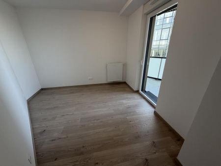 Location Appartement 3 pièces 75m² BORDEAUX 33800 - Photo 2
