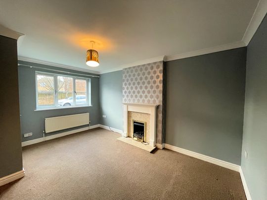 2 bedroom Semi-Detached House to let - Photo 1