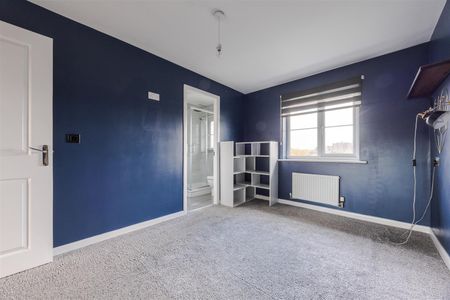 To Let 4 Bed House - Photo 3