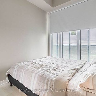 Confederation/Burnhamthorpe Beautiful 2Bdrm +Den Corner Unit 1Parking - Photo 1