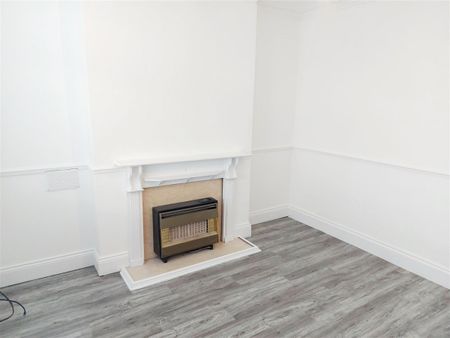 2 bedroom Semi-detached house to rent - Photo 4