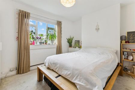 4 bedroom flat to rent - Photo 4