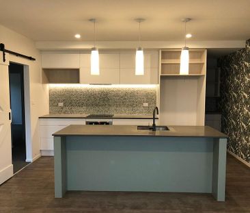Designer 3 Bedroom Home - Photo 3