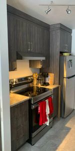 Disponible dès maintenant – Très Grand 4 ½ – 2 Salles de Bains – Possibilité Stationnement Intérieur - Photo 4