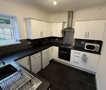 3 bedroom end of terrace house to rent - Photo 4