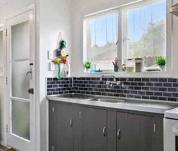 **Charming Two-Bedroom Standalone Home in Turangi** - Photo 2