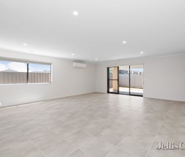 81 Willoby Drive, Alfredton - Photo 4