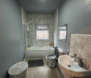 3 bedroom parking to rent - Photo 1