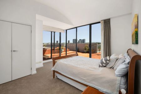 Experience Luxury on the Water - Photo 3