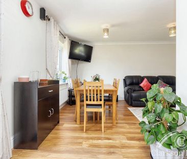 5 bedroom detached house to rent - Photo 4