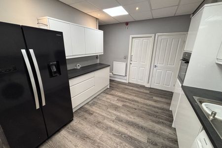 High Street - Photo 5