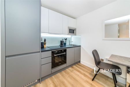 studio to rent Wood Street, East Grinstead, West Sussex, RH19 - Photo 5