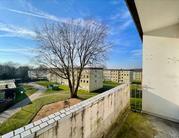 Geräumige 3-Zi.-Wohnung mit Balkon! - Foto 1