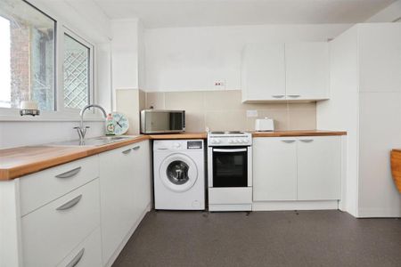 2 bedroom flat to rent - Photo 4
