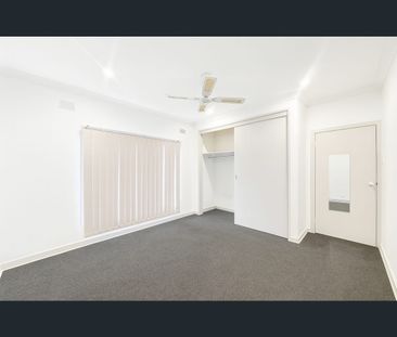 1/8 Glazebury Court, Langwarrin, Vic 3910 - Photo 5