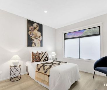 Modern Double-Storey Living in Prime Williams Landing - Photo 6